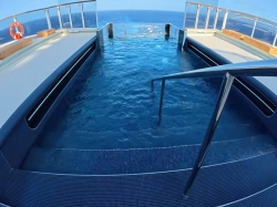 Norwegian Luna Haven Sundeck picture
