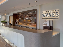 Norwegian Luna Waves Pool Bar picture
