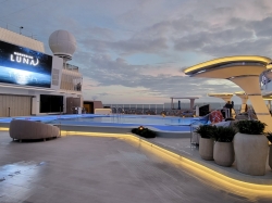 Norwegian Luna Main Pool picture