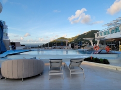 Norwegian Luna Main Pool picture