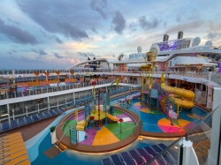 Wonder of the Seas Splashaway Bay picture Uploaded in 2026 Photo courtesy of Joshua Zufelt. Wonder of the Seas Splashaway Bay picture