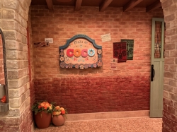 Disney Treasure Plaza de Coco picture