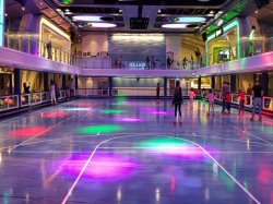 Quantum of the Seas SeaPlex picture Uploaded in 2014 Photo courtesy of Mark Chatfield - Radio. Quantum of the Seas SeaPlex picture