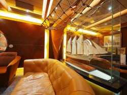 Allure of the Seas Schooner Bar picture