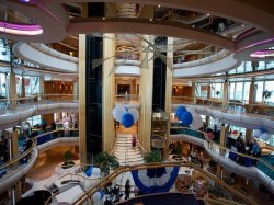 Grandeur of the Seas Centrum picture