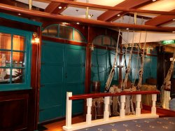 Serenade of the Seas Schooner Bar picture
