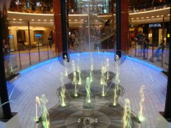 Allure of the Seas Rising Tide Bar picture