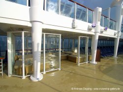 Norwegian Breakaway Main Pool picture
