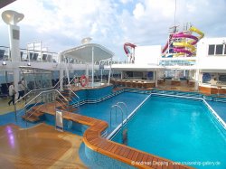 Norwegian Breakaway Main Pool picture
