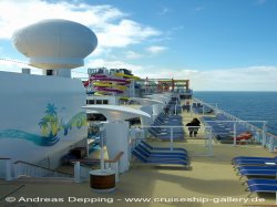 Norwegian Breakaway Main Pool picture