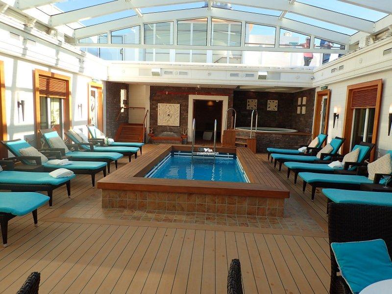 Norwegian Gem Haven Pool Pictures