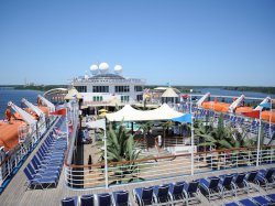 Carnival Fascination Resort-Style Pool picture