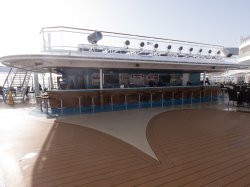 Norwegian Epic Waves Pool Bar picture