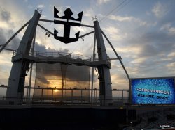 Allure of the Seas Aquatheater picture