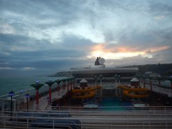 Norwegian Star Oasis Pool picture