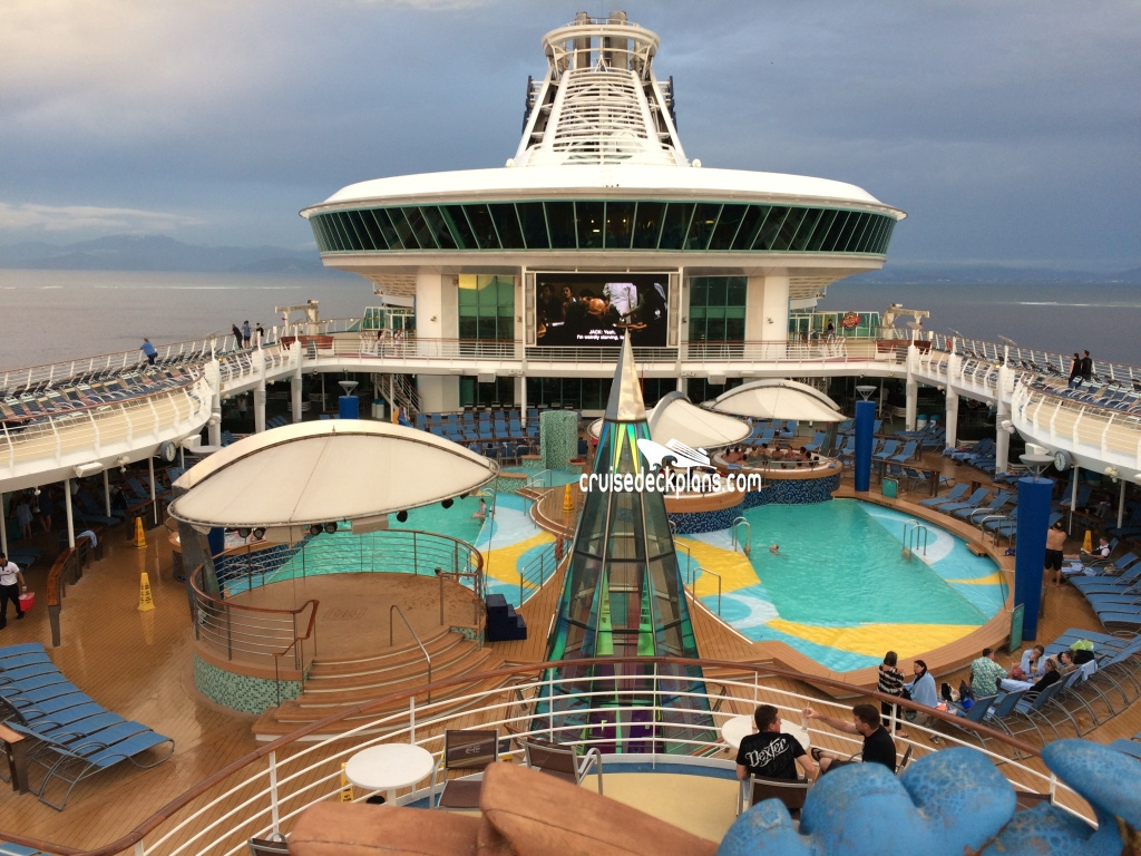 voyager of the seas pool hours