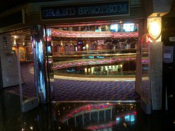 Carnival Imagination Grand Atrium Plaza picture Uploaded in 2017 Photo courtesy of Janet Harding. Carnival Imagination Grand Atrium Plaza picture