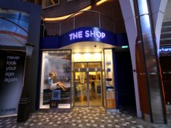 Allure of the Seas Royal Promenade picture